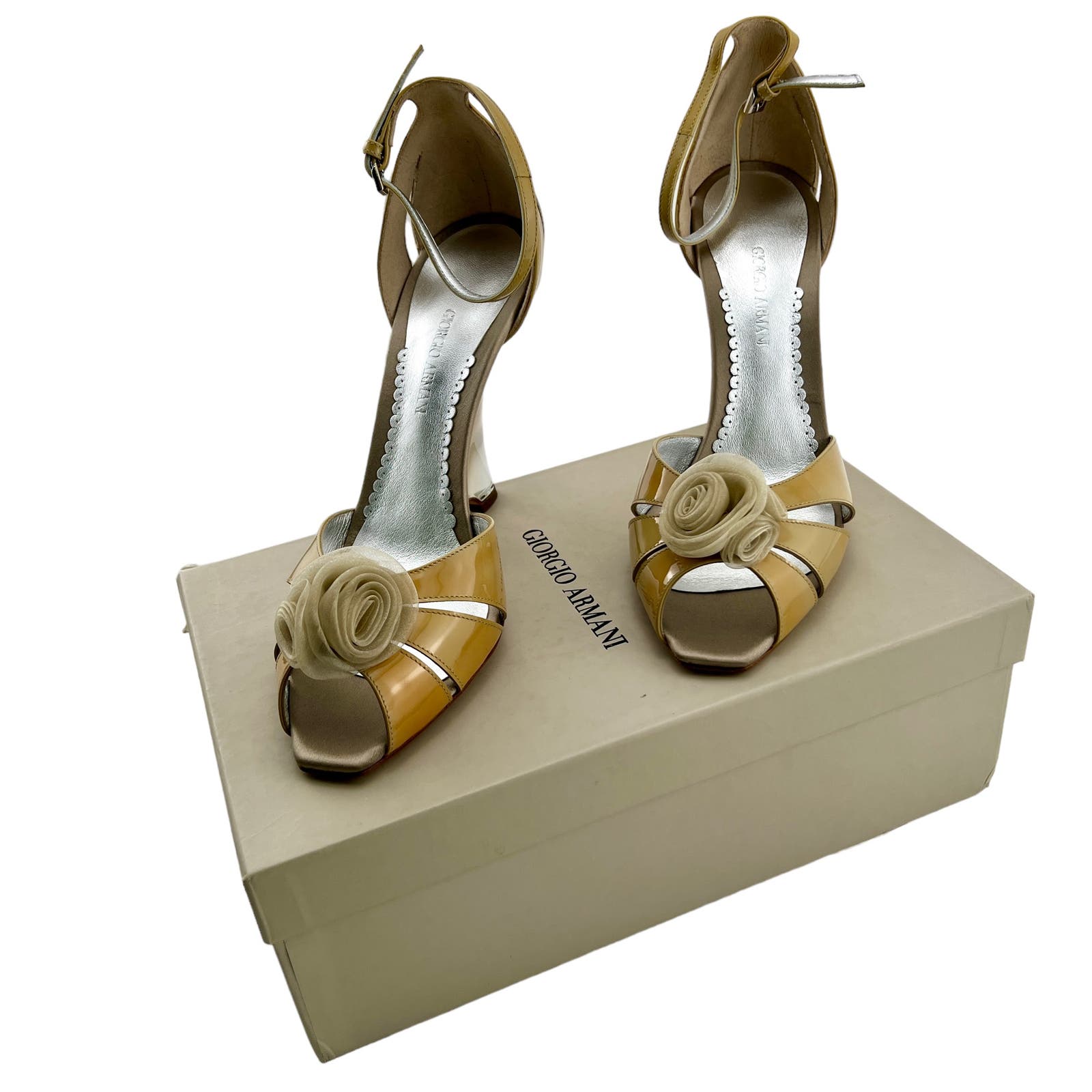 Giorgio Armani Women US 8.5-US 9.5 Leather Sandals - Mismatched Sizes!