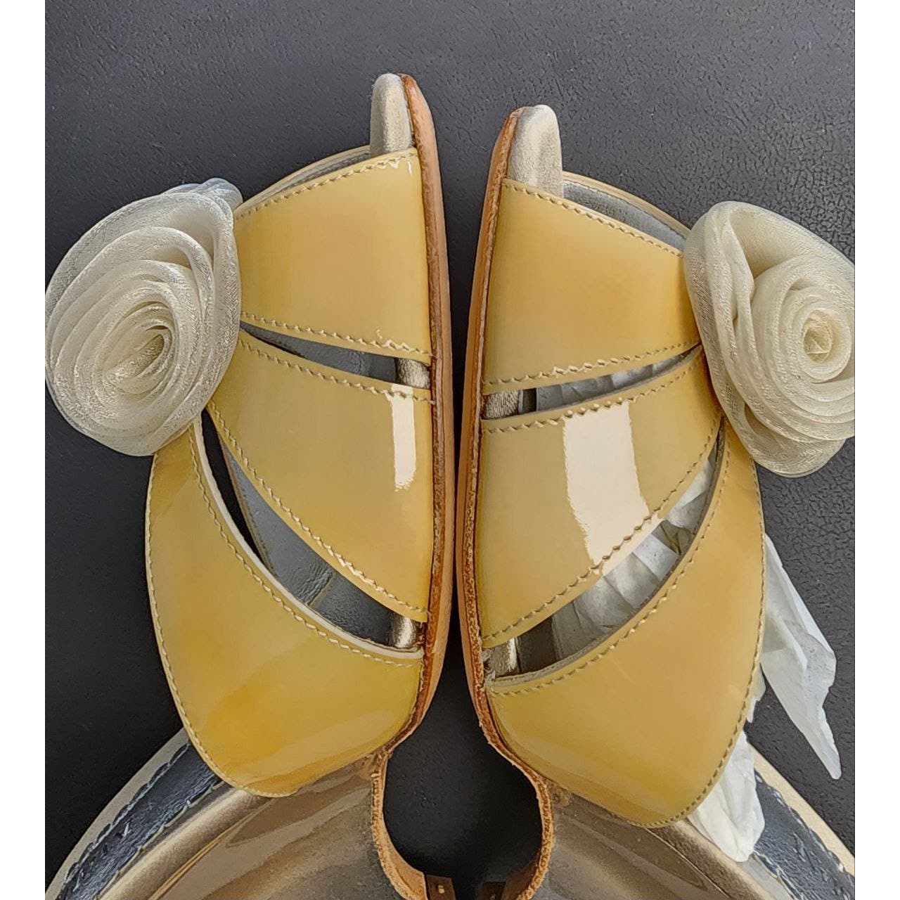 Giorgio Armani Women US 8.5-US 9.5 Leather Sandals - Mismatched Sizes!