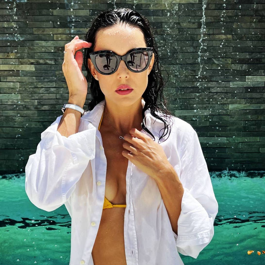 Women Black Cat Eye Oversized Sunglasses SPP026S-0700